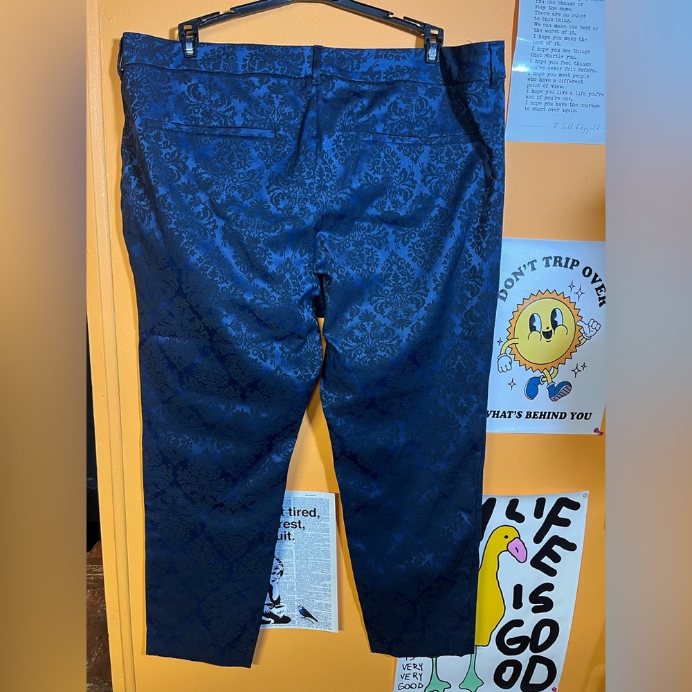Old Navy Blue and Black Patterned pixie mid rise Pants - Picture 4 of 5